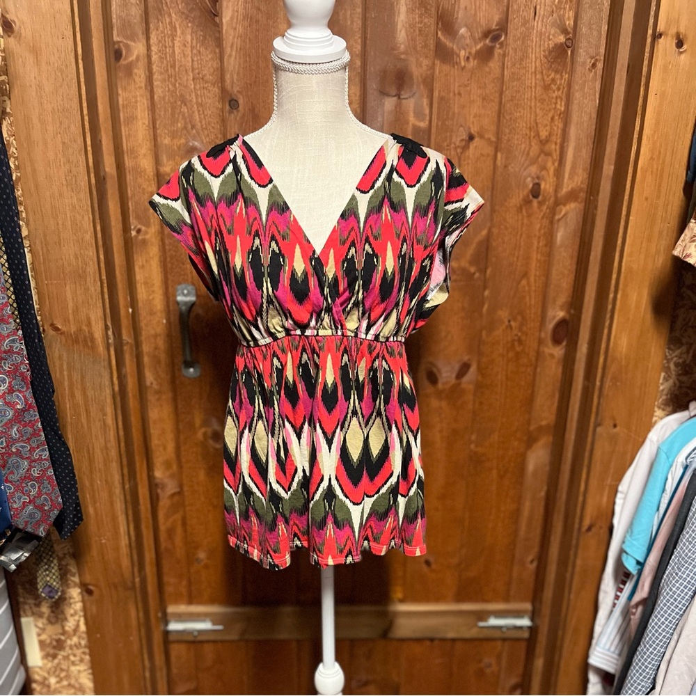 New Directions Weekend Petite Medium top Hot Pink and Black